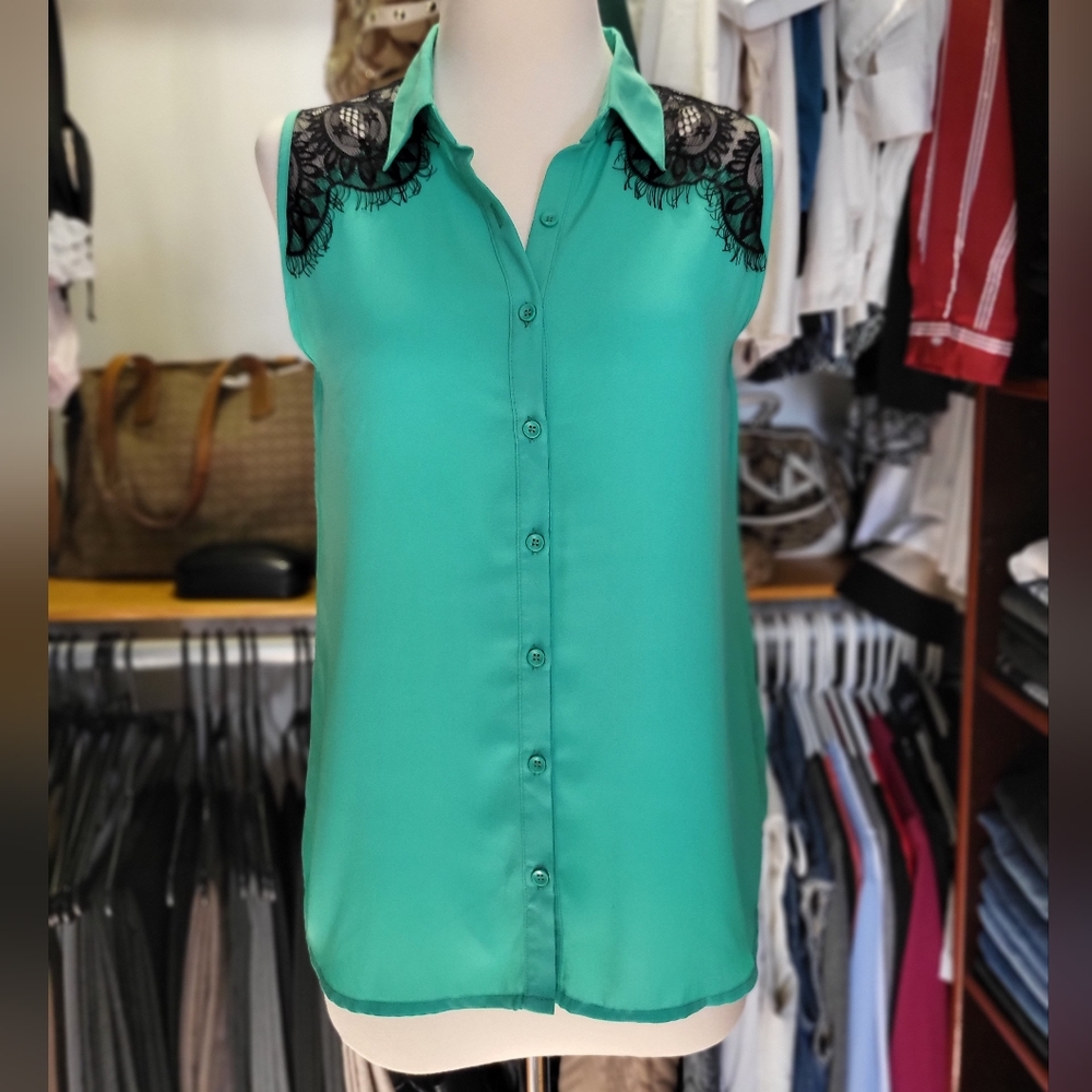 Papaya, M, Green & Black shirt